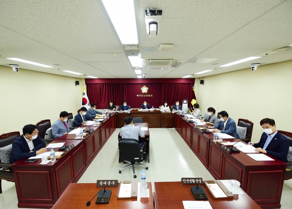 '제315회 임시회 복지건설위원회' 게시글의 사진(1) '20220718 제315회 임시회 복지건설위원회 (318) copy.jpg'