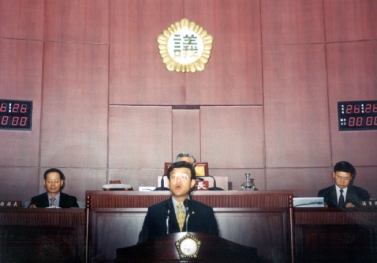 백금산 의원 구정질문